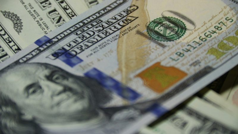 El dólar oficial sube por tercera semana consecutiva y ya se consolida al borde de los $1.500